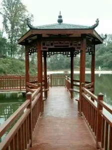 仿木凉亭